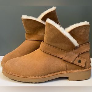 UGG Australia Chestnut Zariyah Ankle Water Repellent Boots/Booties size 8